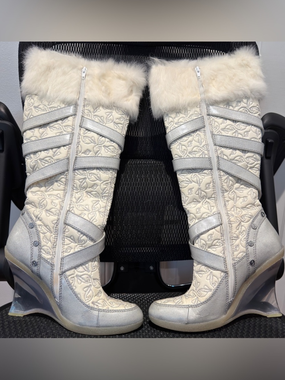 RARE Vintage White & Silver Quilted Baby Phat Boots Sz 10 Boots With The Fur Y2K - Picture 6 of 15